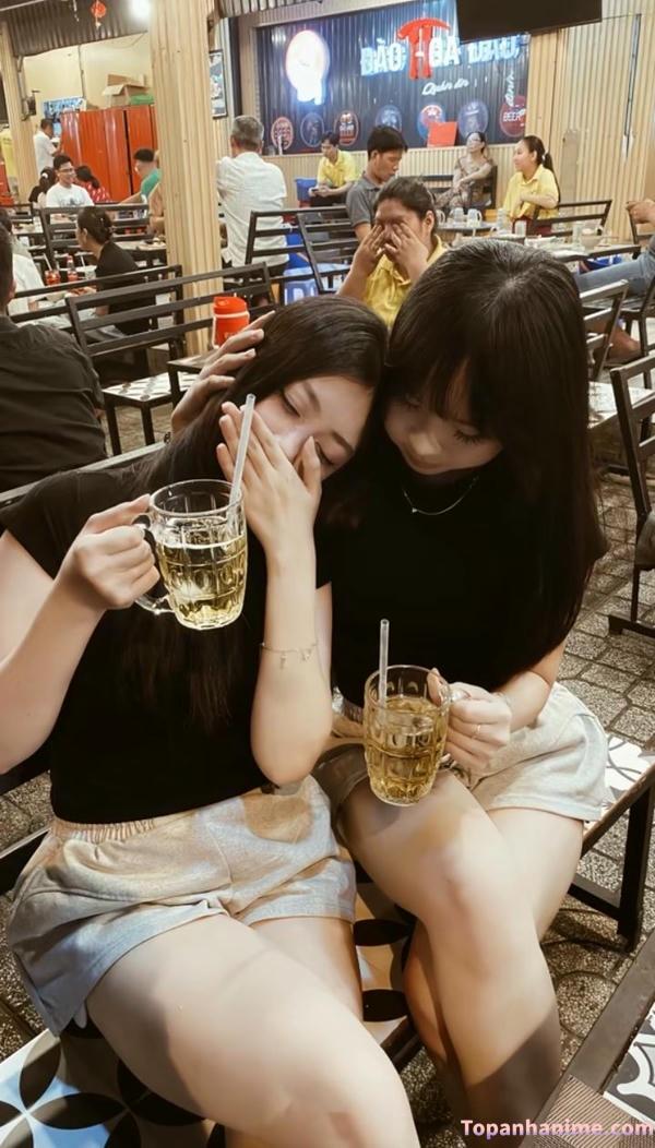 ảnh con gái uống bia say