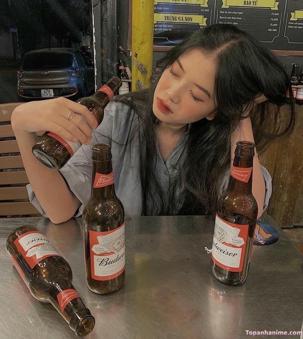 ảnh con gái uống nhiều bia