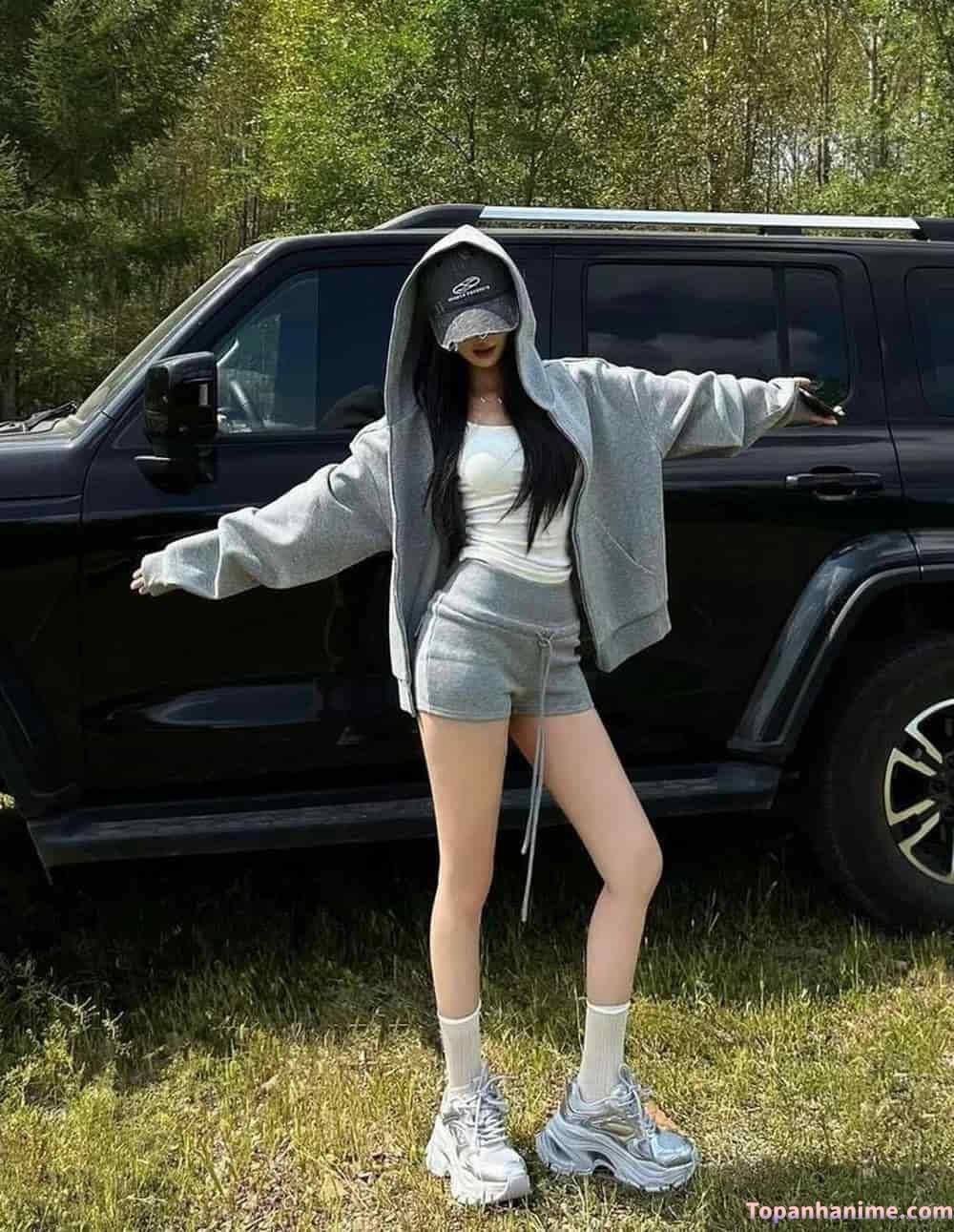 ảnh đùi cô gái gọn