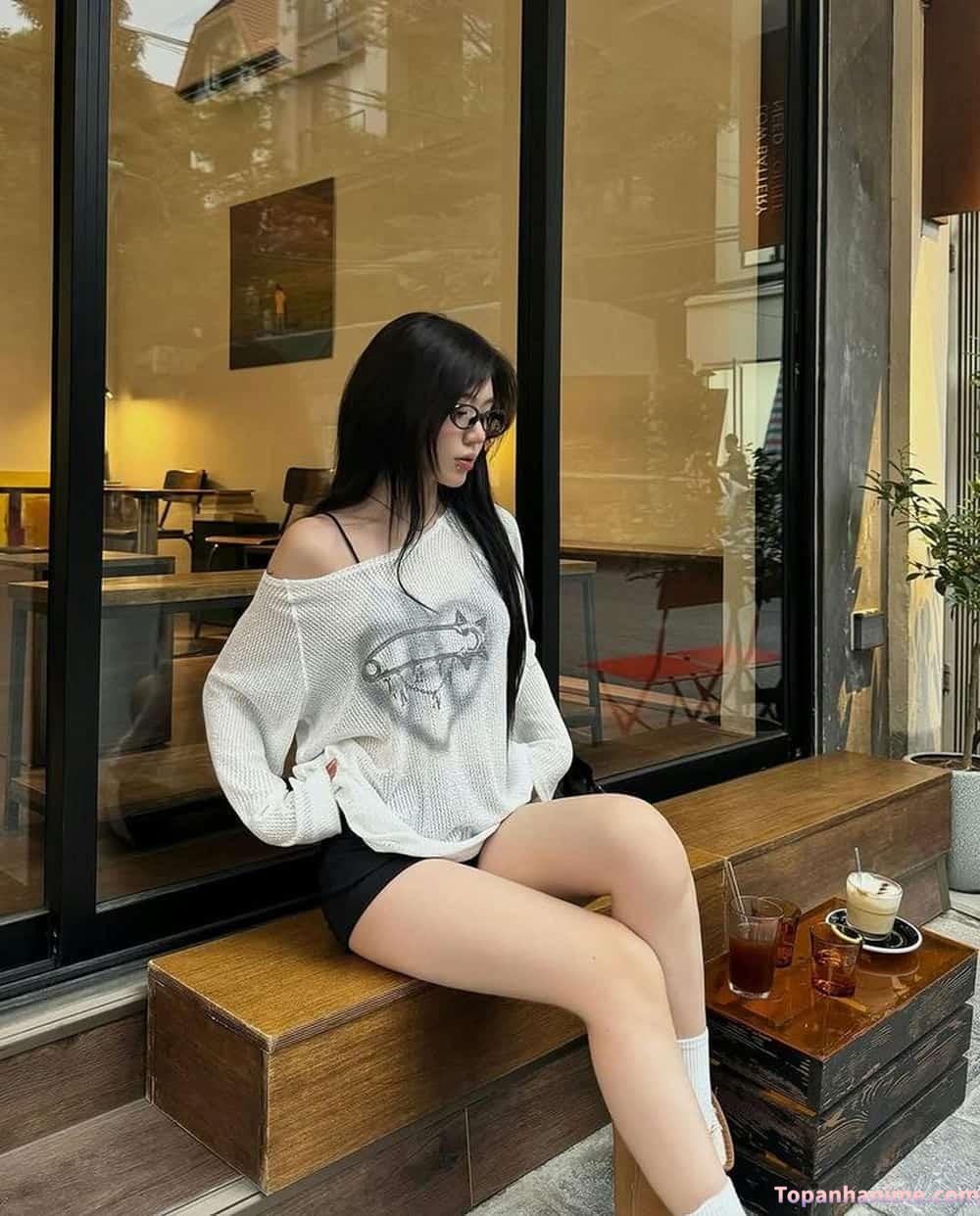 ảnh đùi cô gái mịn