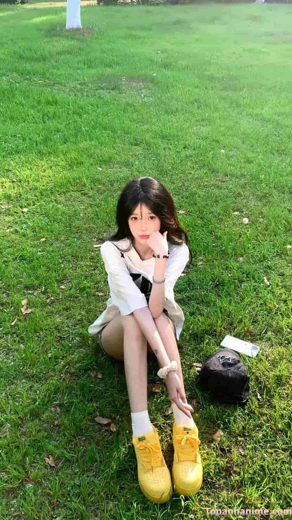 ảnh đùi cô gái xinh