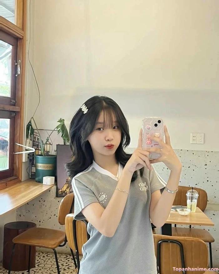 ảnh gái lớp 8 chụp trước gương