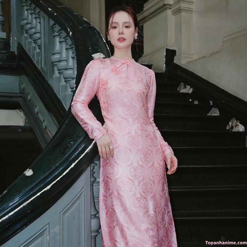 ảnh gái mặc áo dài bên cầu thang