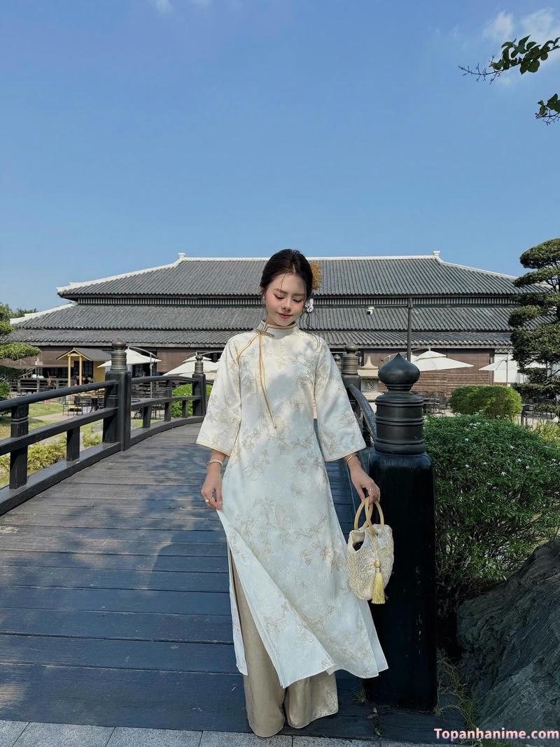 ảnh gái mặc áo dài bên cầu