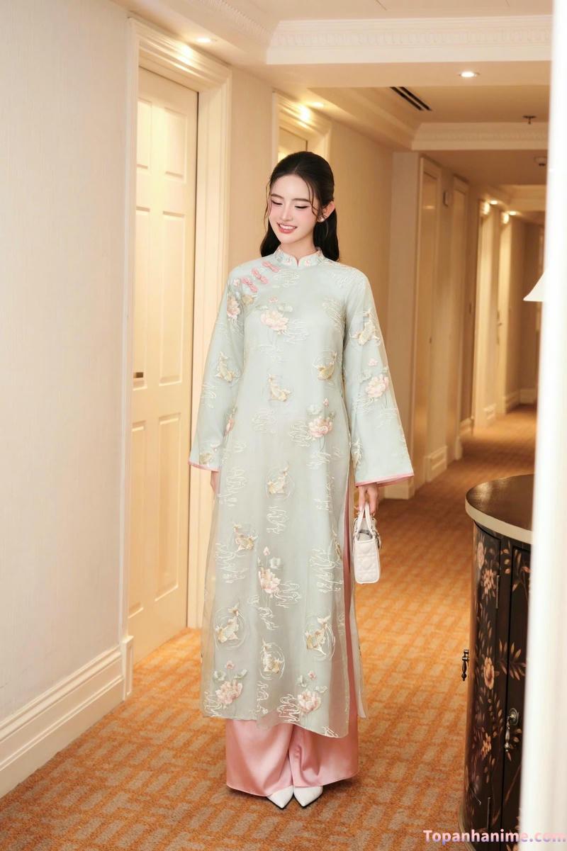 ảnh gái mặc áo dài bên hành lang