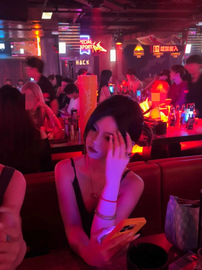 Album hình ảnh gái đi bar thu hút ánh nhìn.