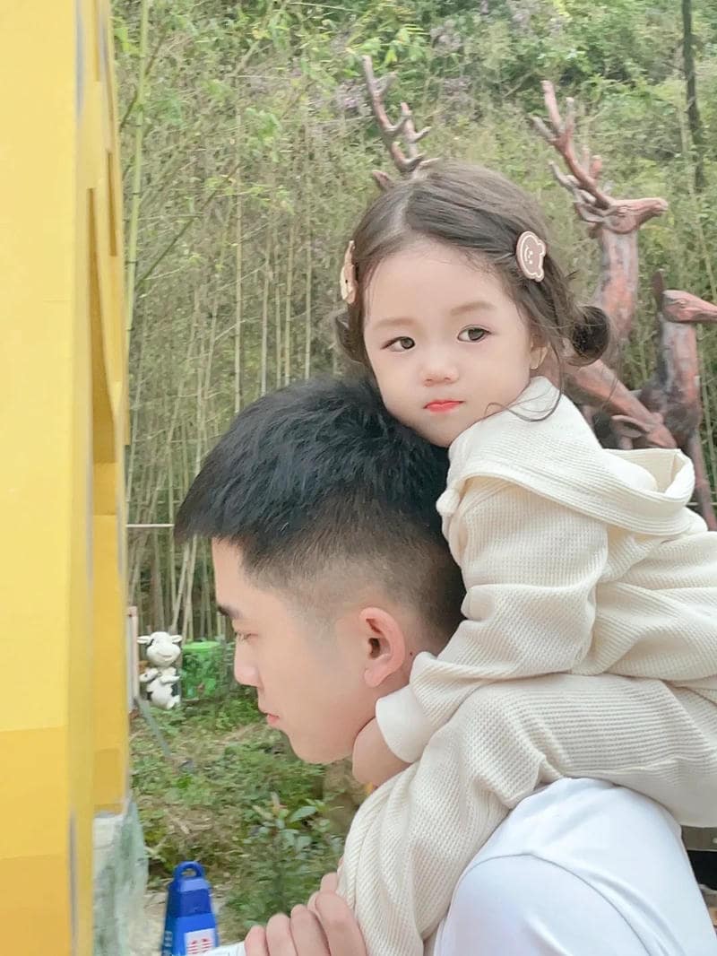 Album hình cha và con gái dễ thương