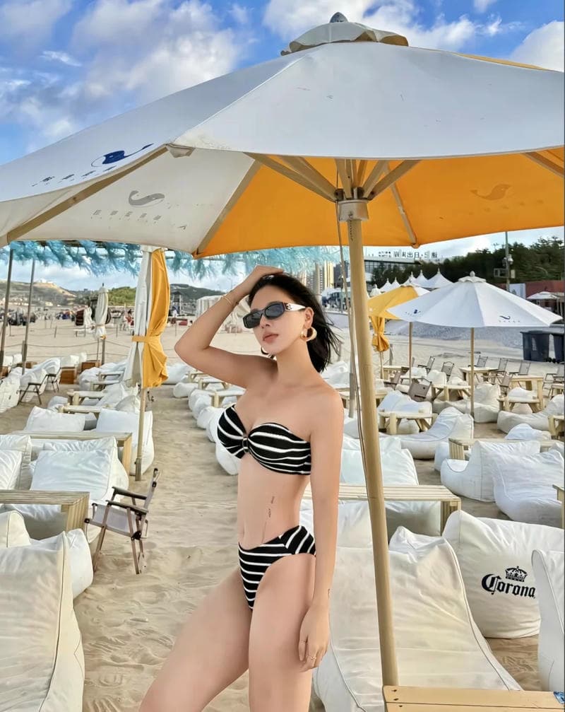 Ảnh avatar gái Hàn quốc mặc bikini