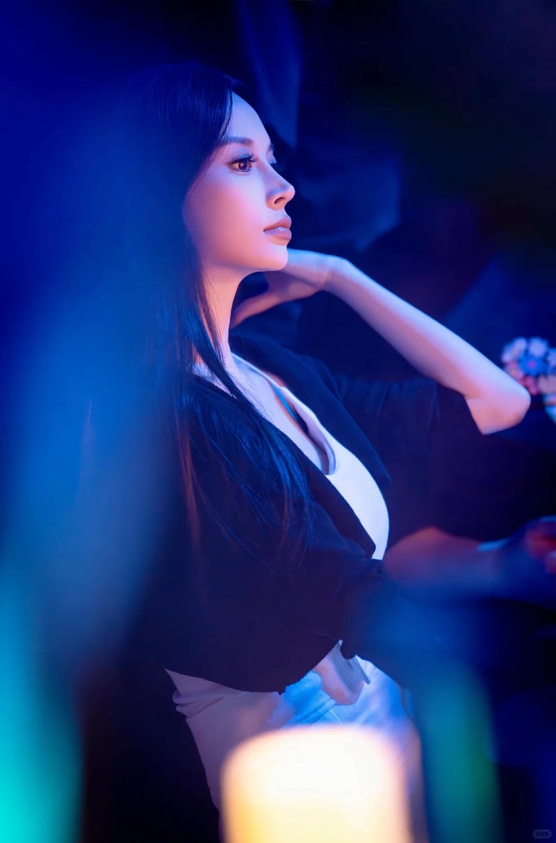 Ảnh avatar gái đi bar tạo phong thái riêng biệt.