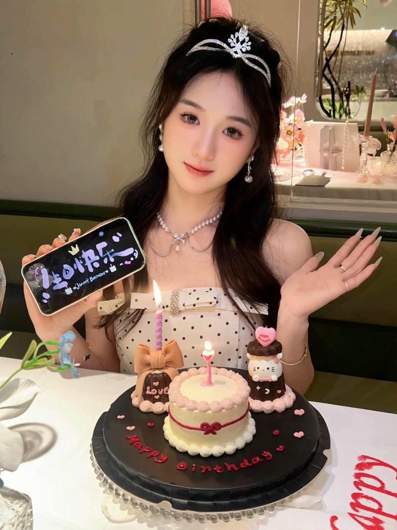 Ảnh avatar gái xinh mừng sinh nhật sành điệu