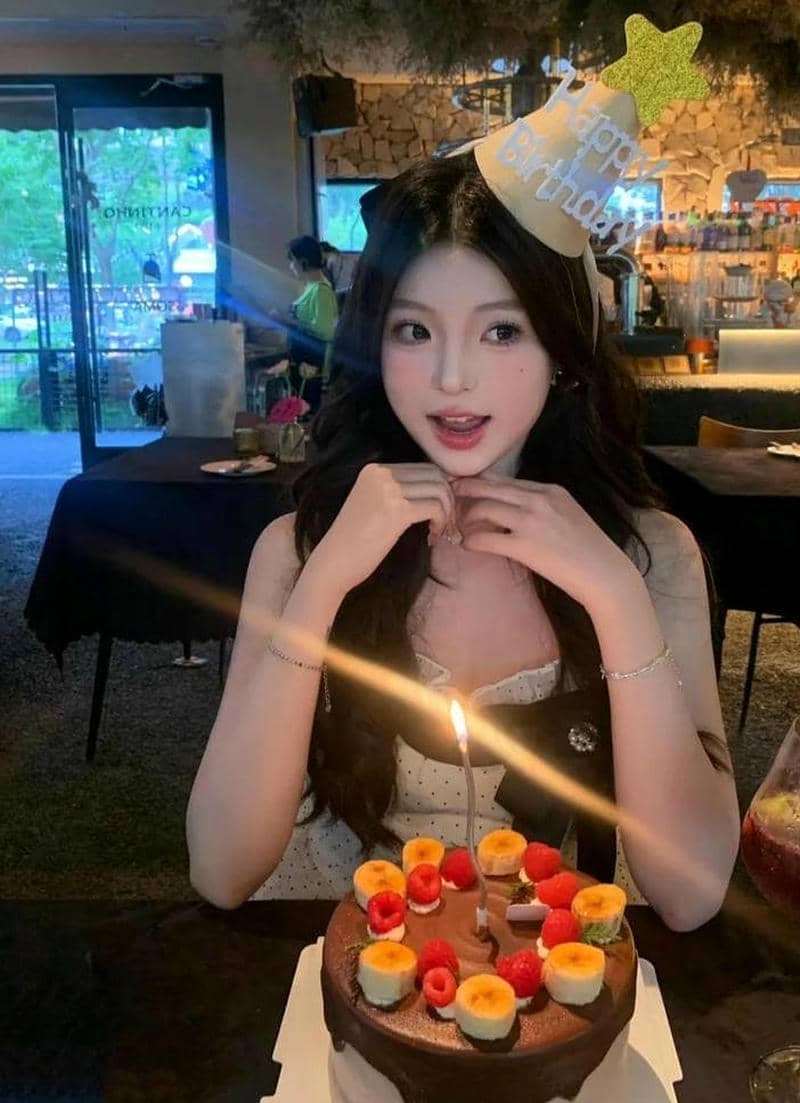 Ảnh avatar gái xinh mừng tuổi mới rạng rỡ