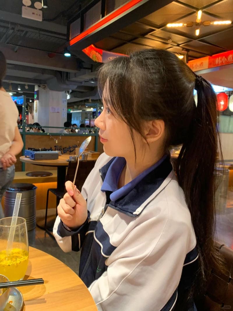 Ảnh avatar nữ sinh thanh khiết