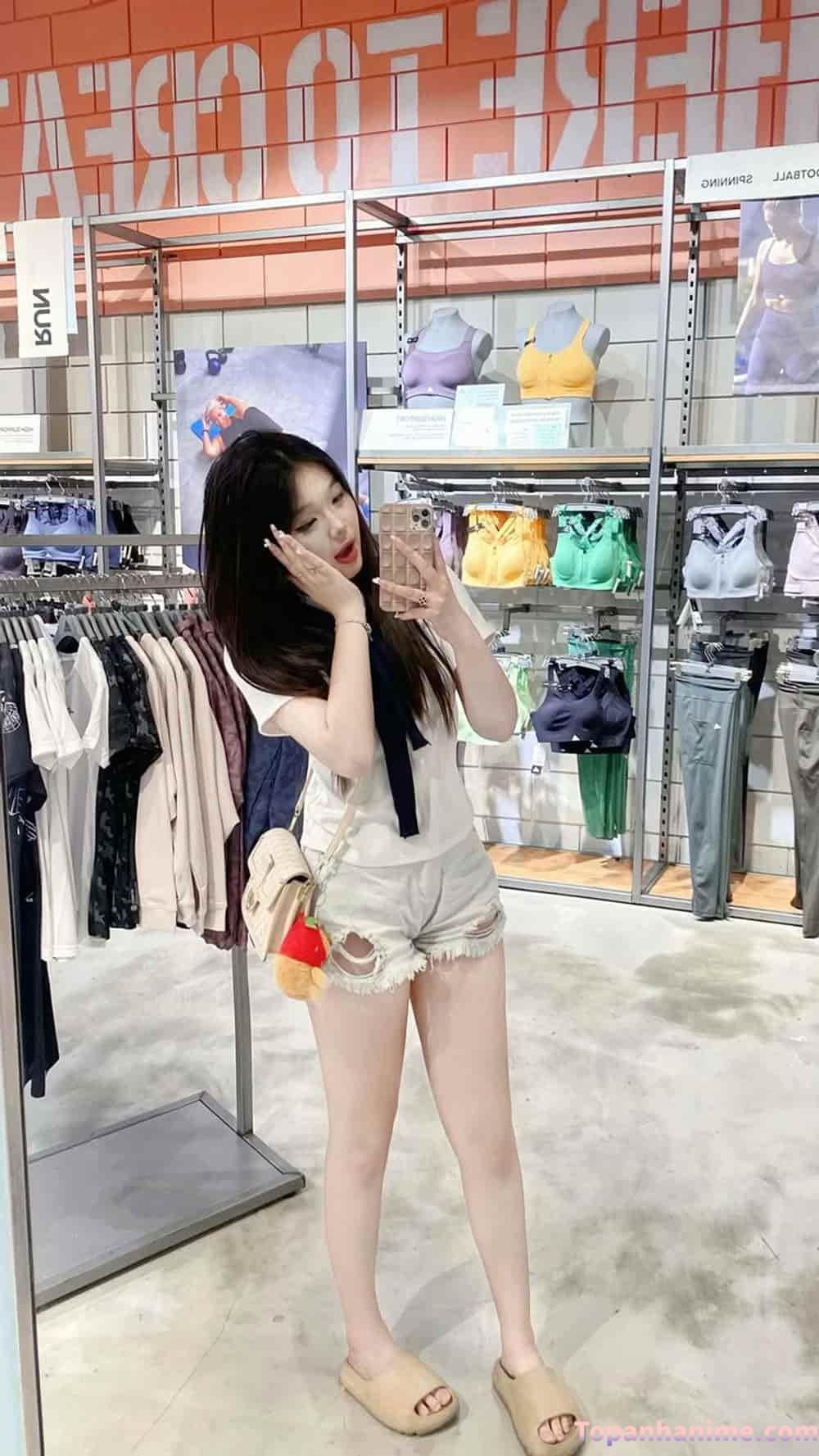 Ảnh bạn gái mặc quần