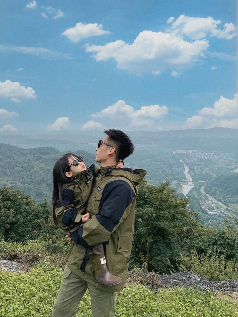 Ảnh cha và con gái ấm áp