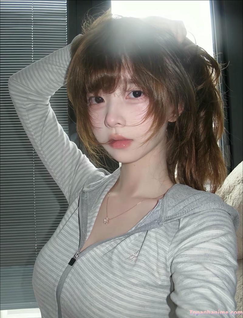 Ảnh cô gái tóc dài đáng yêu