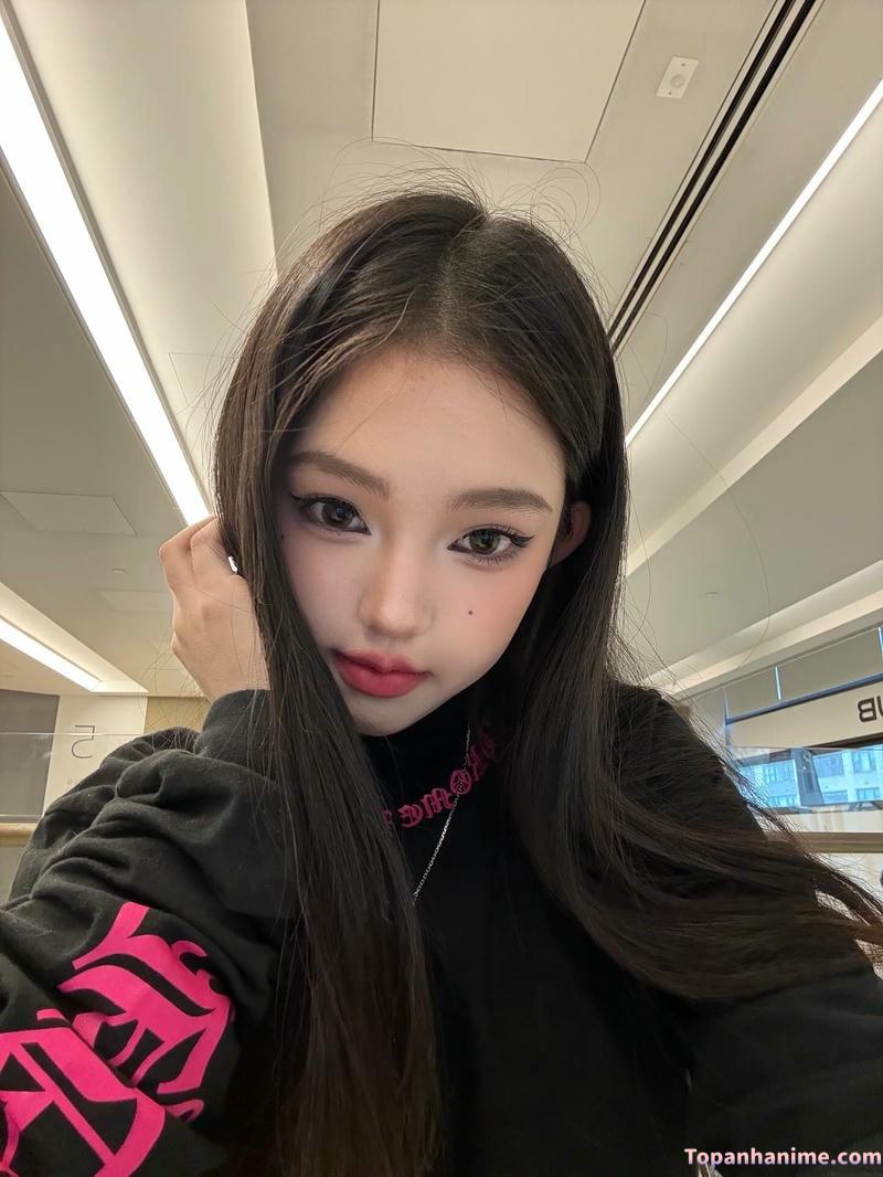 Ảnh cô gái tóc dài mắt to
