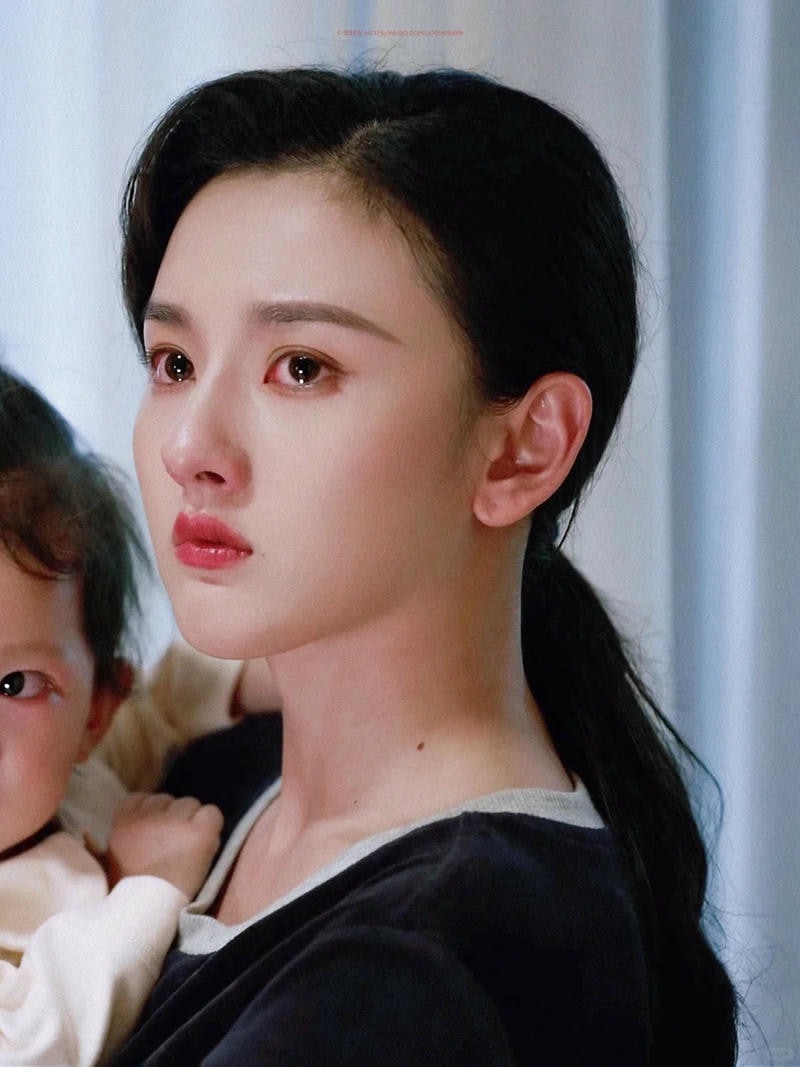 Ảnh con gái khóc buồn bã