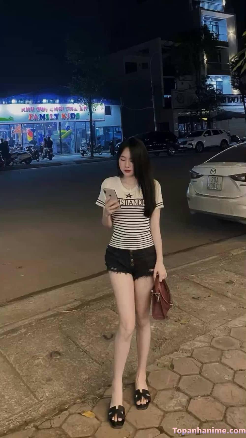 Ảnh gái mặc quần ngắn