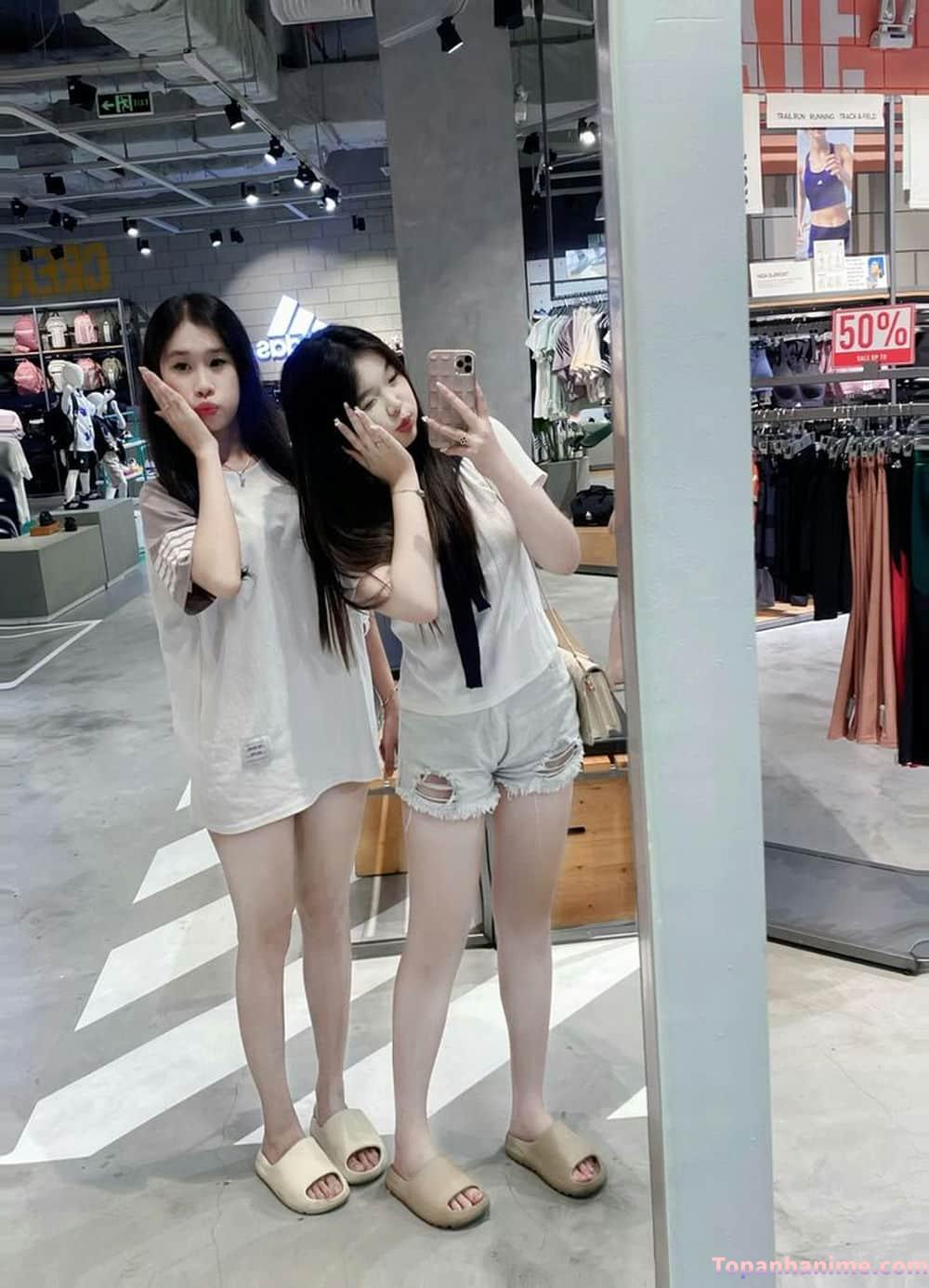 Ảnh gái mặc quần ngắn