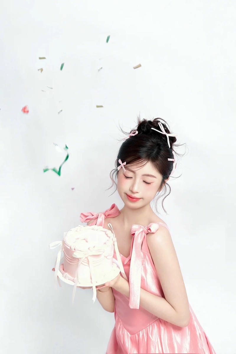 Ảnh gái xinh chúc mừng sinh nhật tươi tắn và duyên dáng