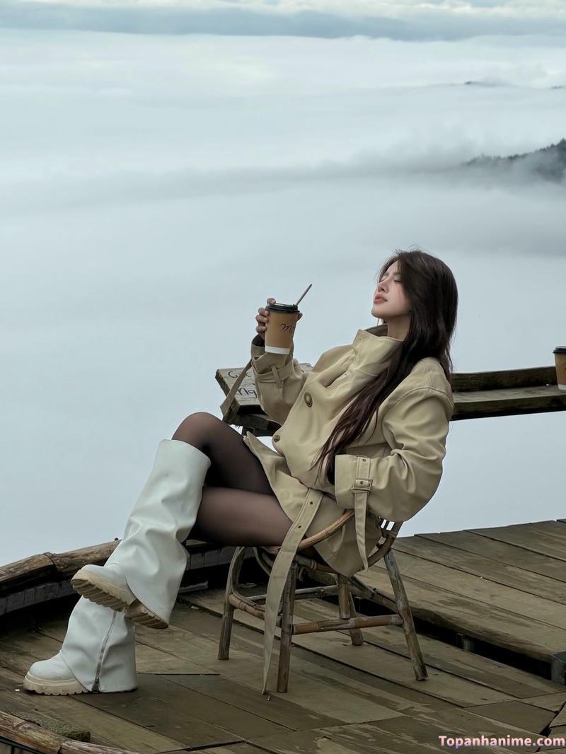 Ảnh gái xinh tóc dài ngoài trời