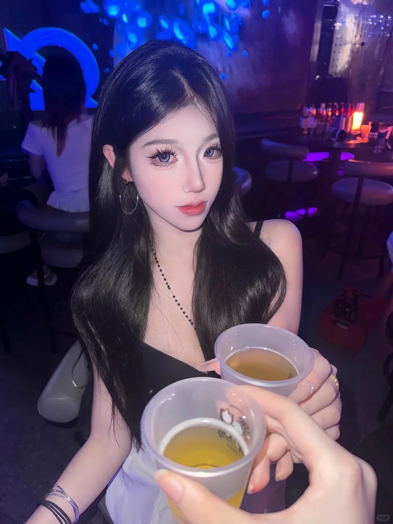 Ảnh mạng gái đi bar khoảnh khắc đáng nhớ.