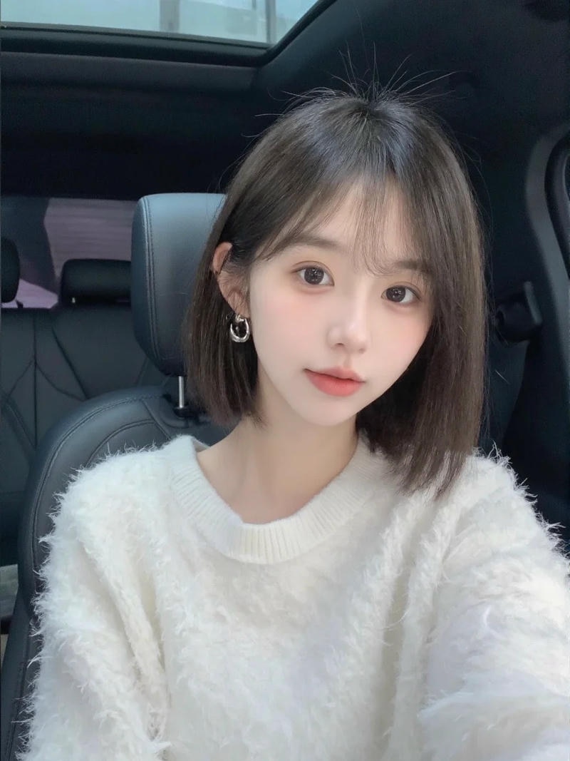 Ảnh mạng gái xinh tóc ngắn thanh lịch