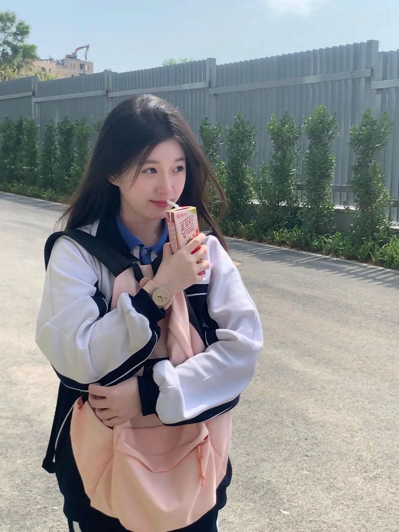 Ảnh nữ sinh biểu cảm đáng yêu