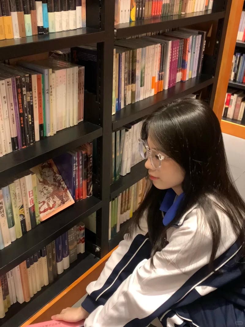 Avatar gái học sinh phong cách nhẹ nhàng