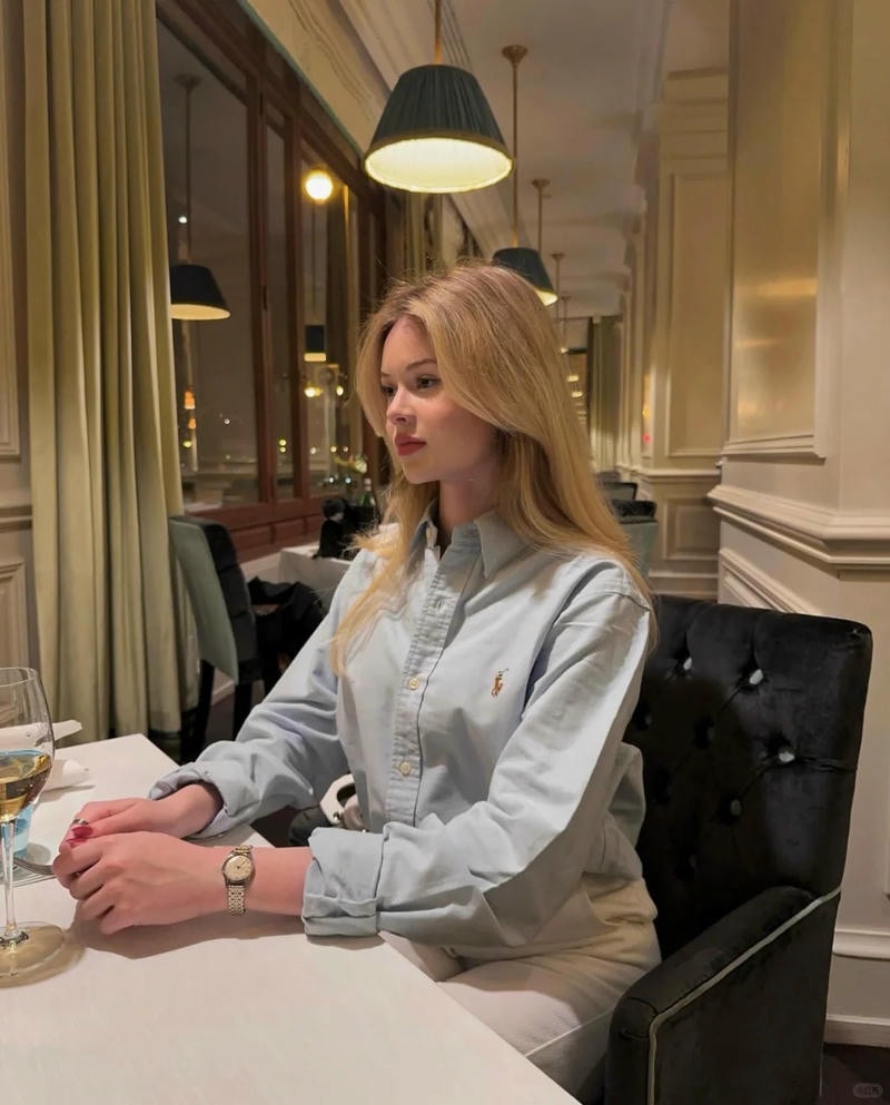 Avatar gái tây cuốn ánh nhìn