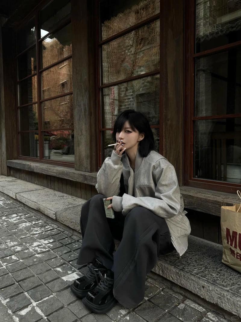 Avatar gái xinh ngầu vẻ hiện đại