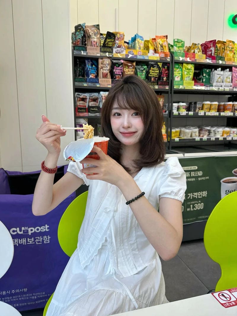 Avatar gái xinh tóc ngang vai 2k3 ngọt ngào