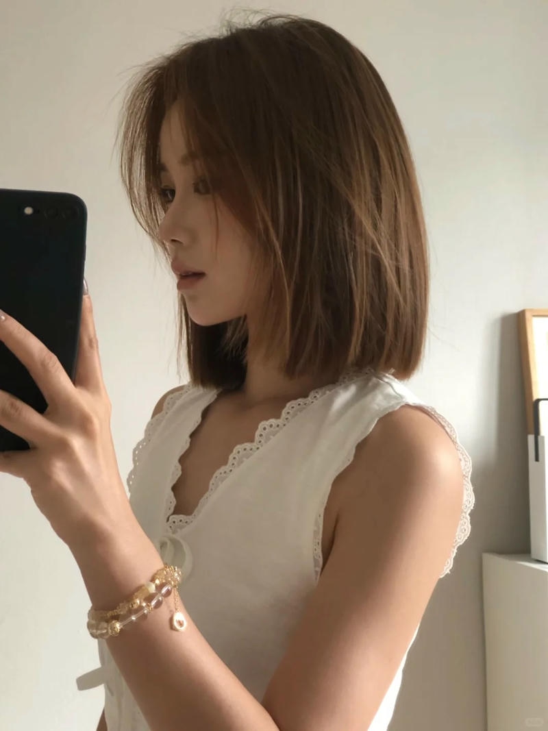 Avatar gái xinh tóc ngang vai 2k3 sang trọng