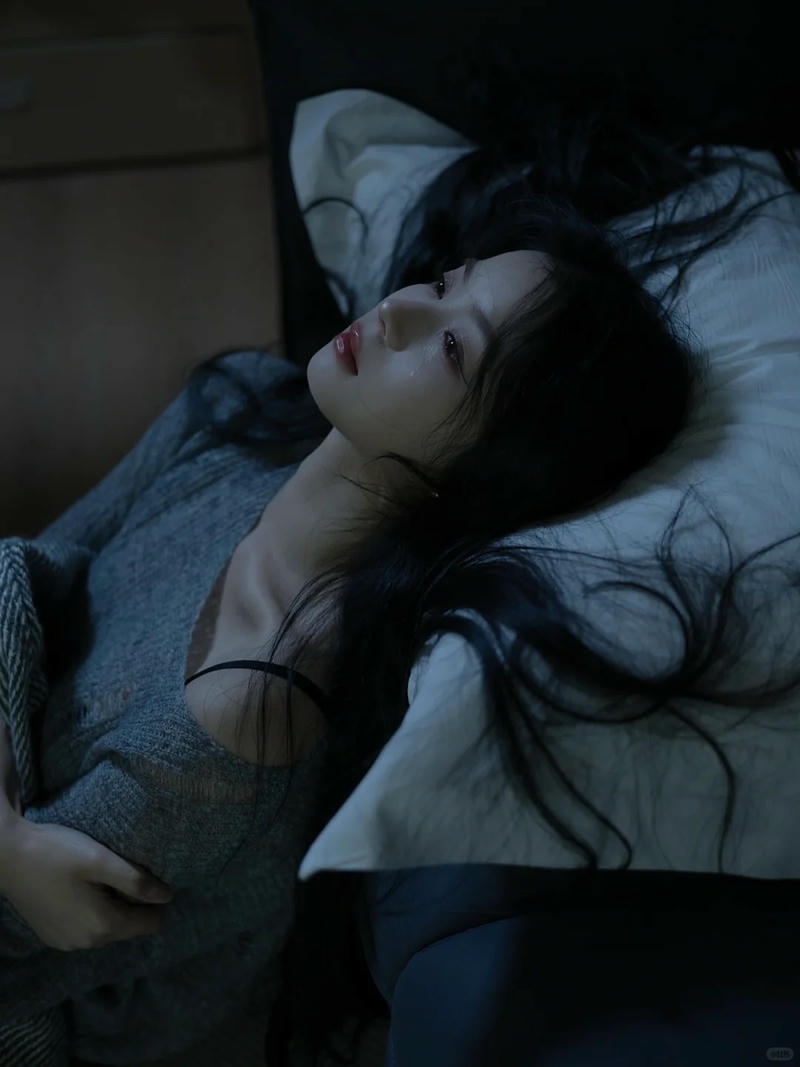 Bộ ảnh con gái khóc thời khắc yếu lòng