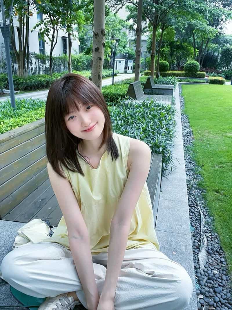 Bộ hình gái xinh tóc ngang vai 2k3 năng động