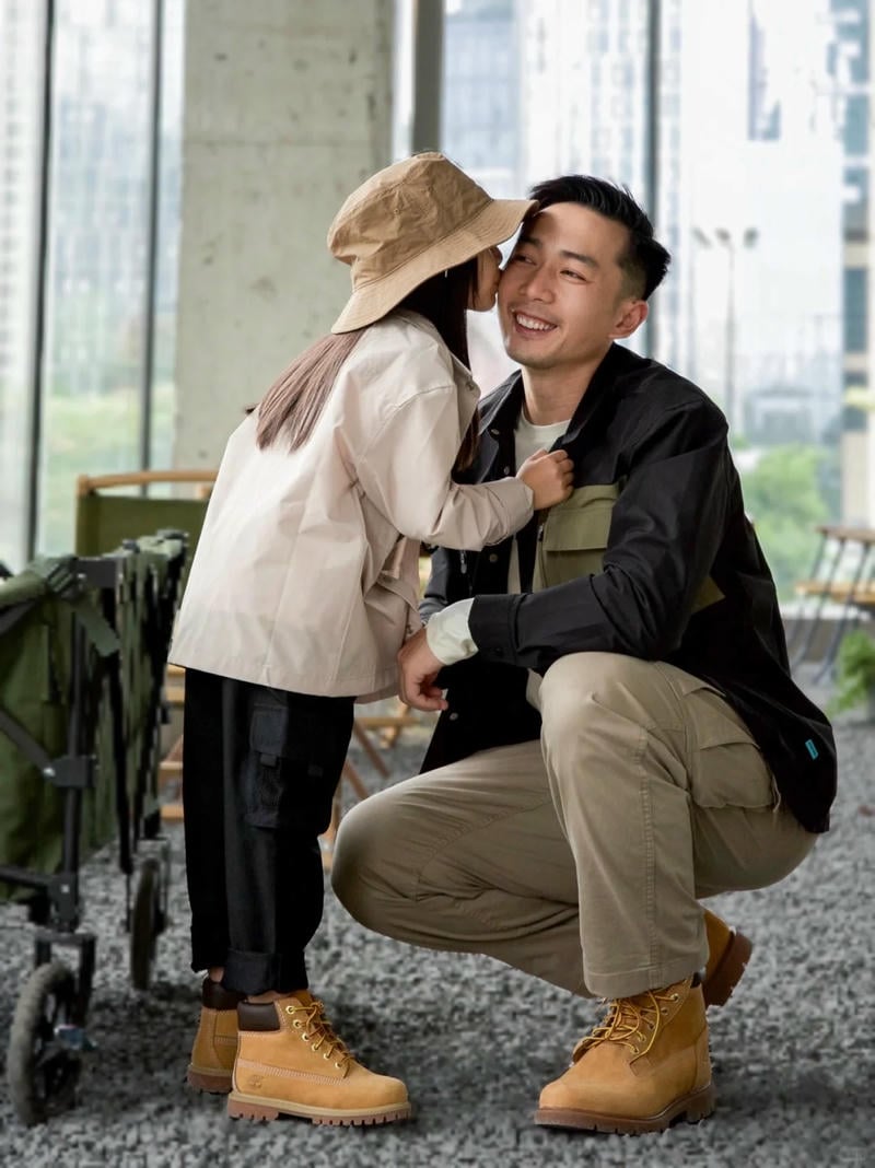 Chụp ảnh cha và con gái thân mật