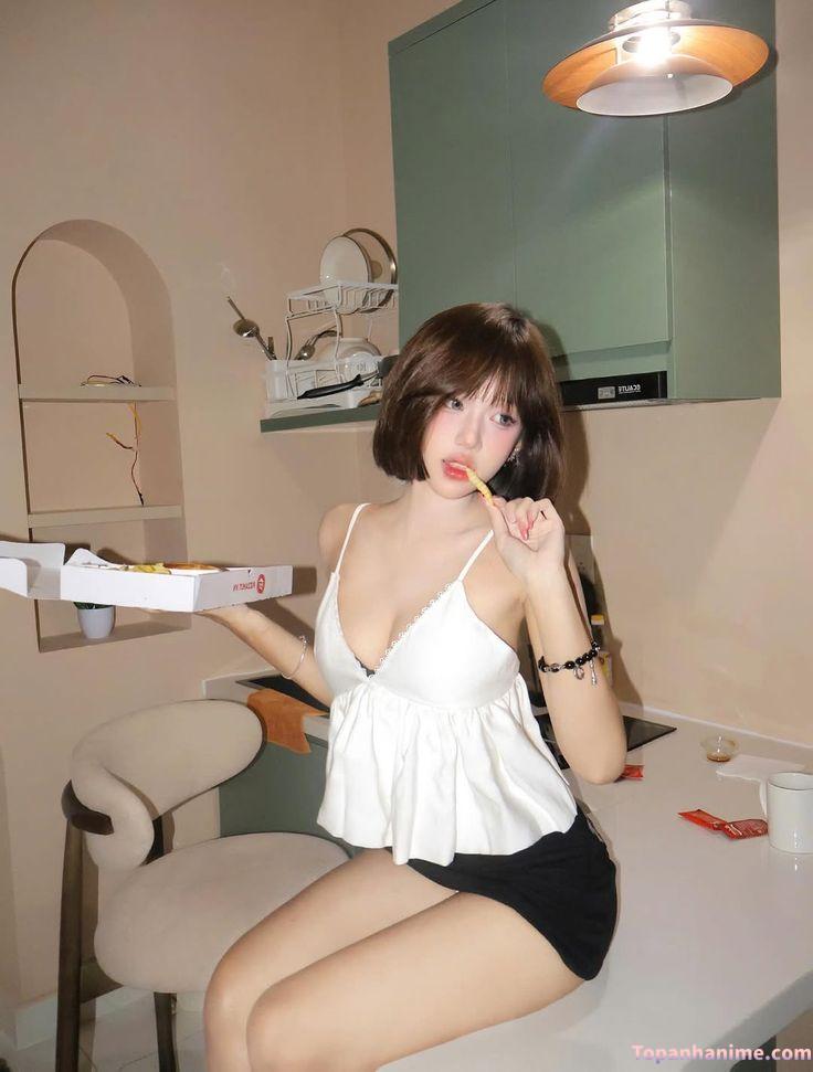 Cô nàng quyến rũ quần short