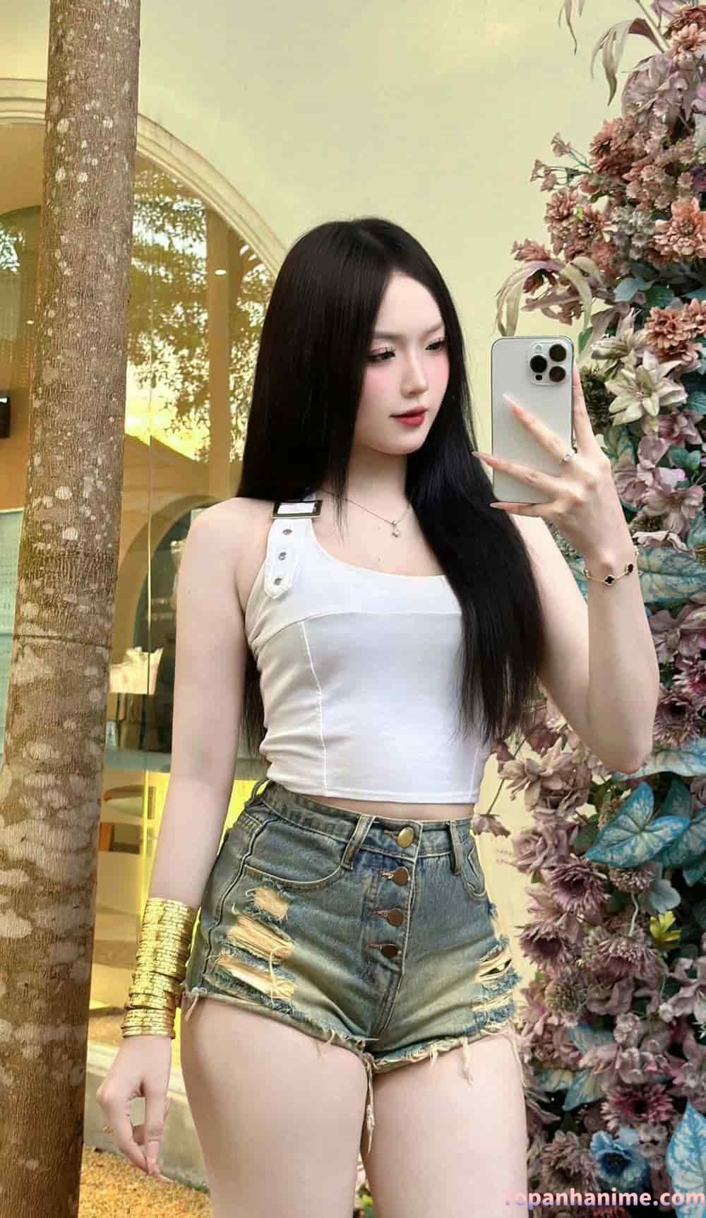 Gái đẹp diện quần short cá