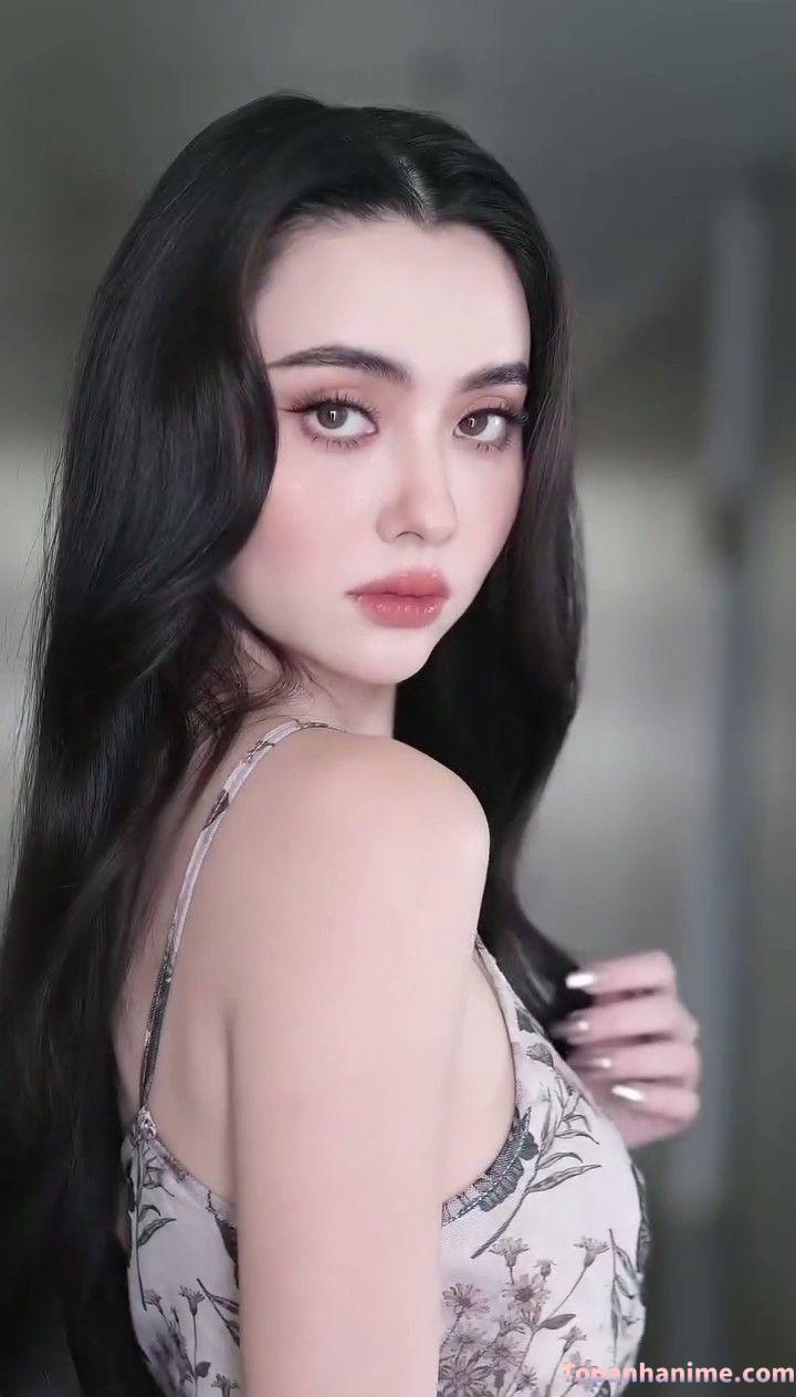 Gái thái tạo dáng nhẹ nhàng