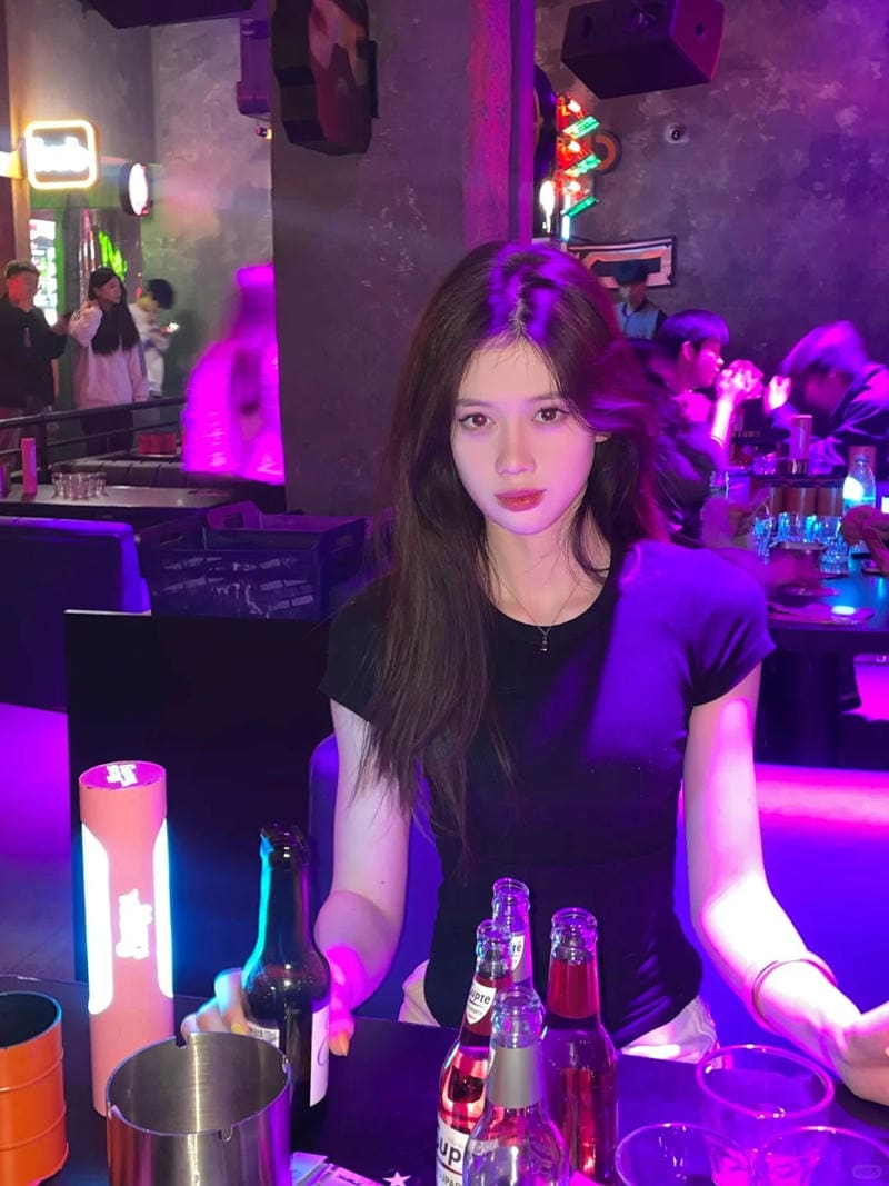 Hình ảnh gái đi bar truyền cảm hứng khoảnh khắc.