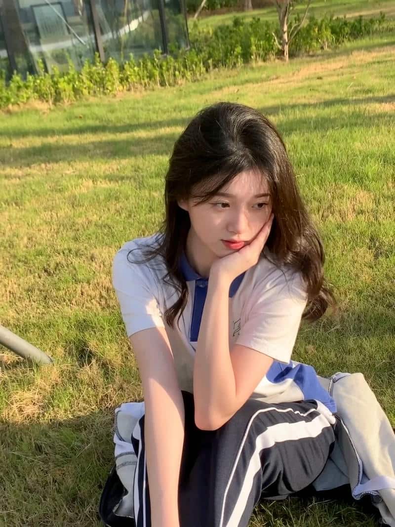 Hình ảnh gái học sinh ngập tràn năng lượng