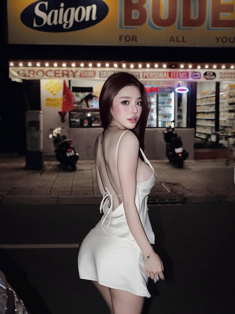 Hình ảnh gái mặc đồ bó sát thanh lịch