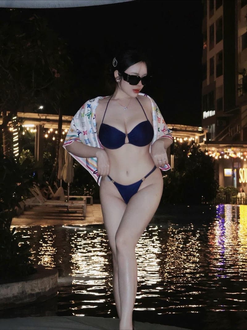 Hình ảnh gái xinh gợi cảm tôn lên vẻ duyên dáng.