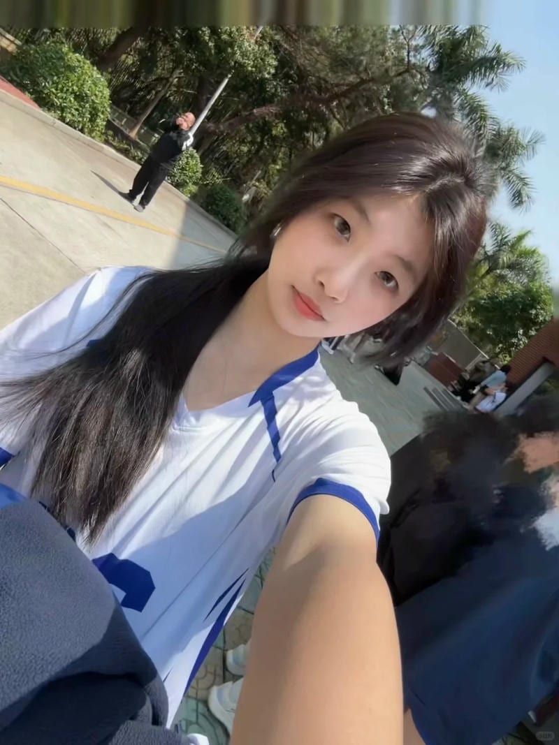 Hình ảnh nữ sinh thanh lịch