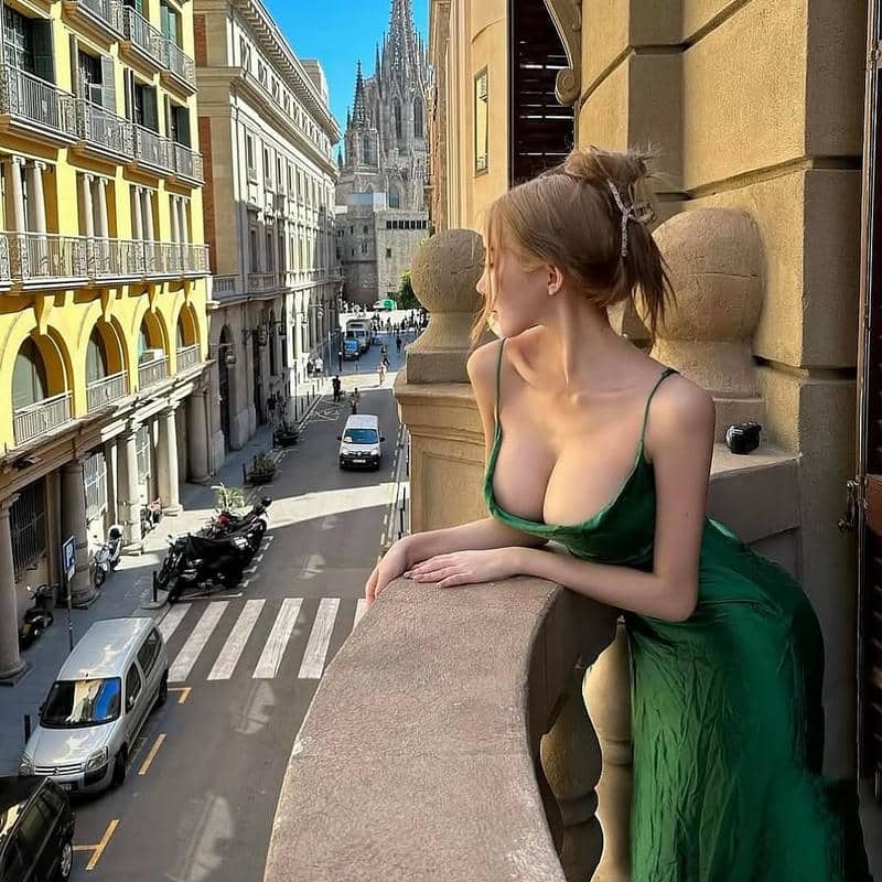 Hình avatar gái hở hang nổi bật