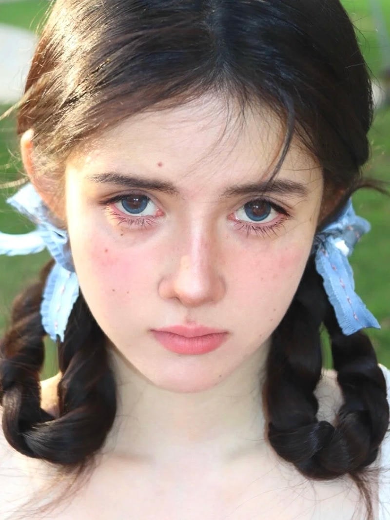 Hình avatar gái tây dễ thương