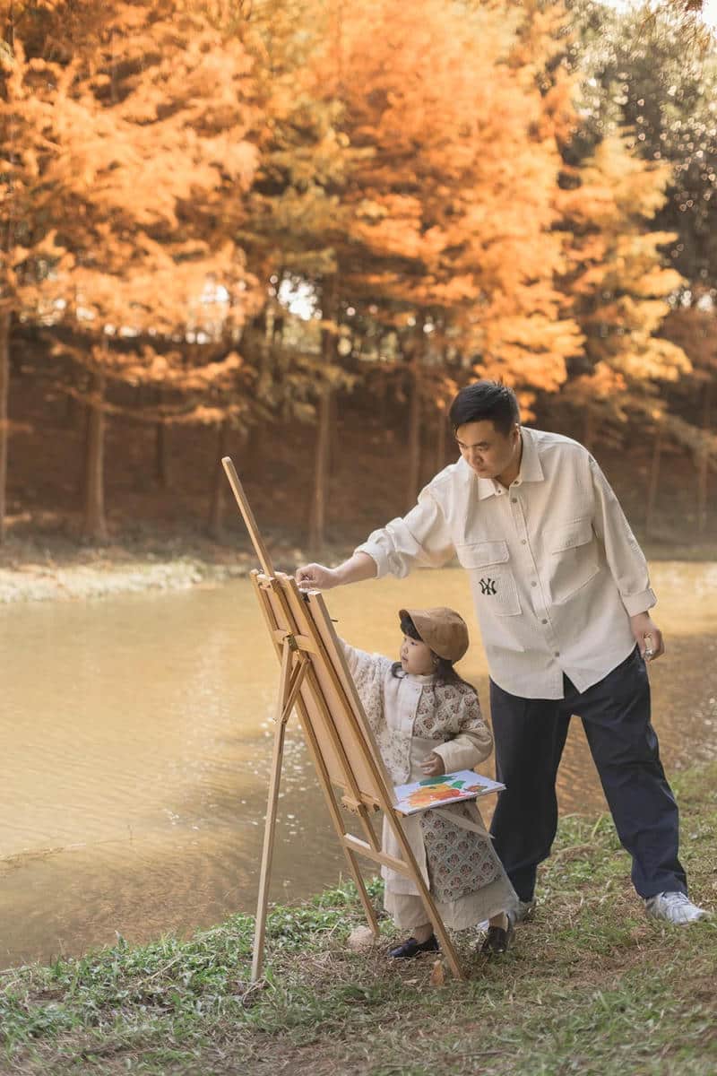 Hình cha và con gái hạnh phúc giản dị