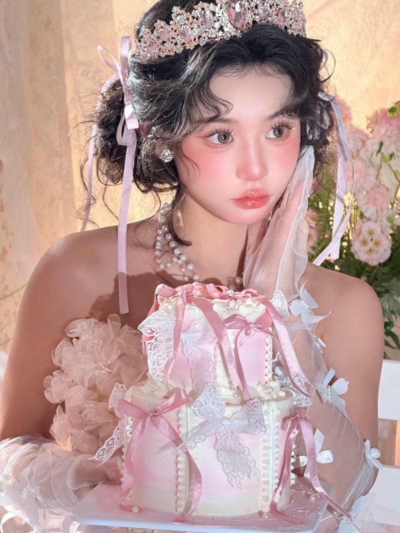 Hình cô gái xinh xắn chúc mừng sinh nhật dễ thương