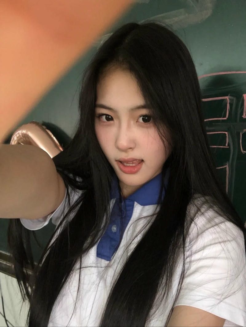 Hình gái học sinh tươi mới