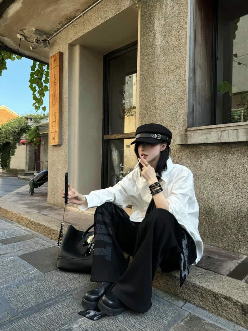 Hình gái xinh ngầu biểu cảm lạnh lùng